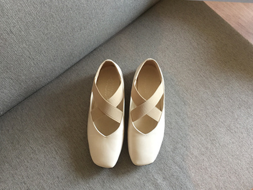 ballet shoes : ivory