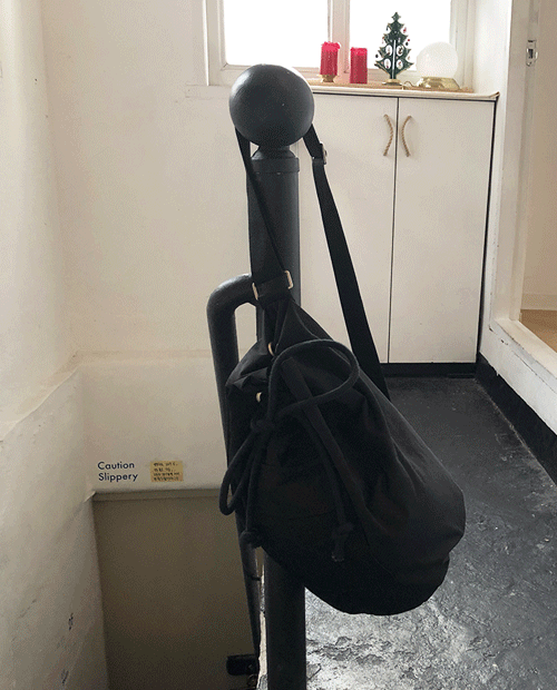 string round bag : black