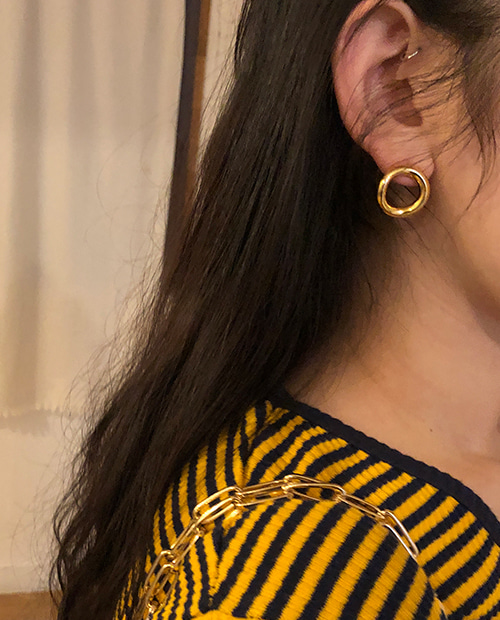 gold circle earring