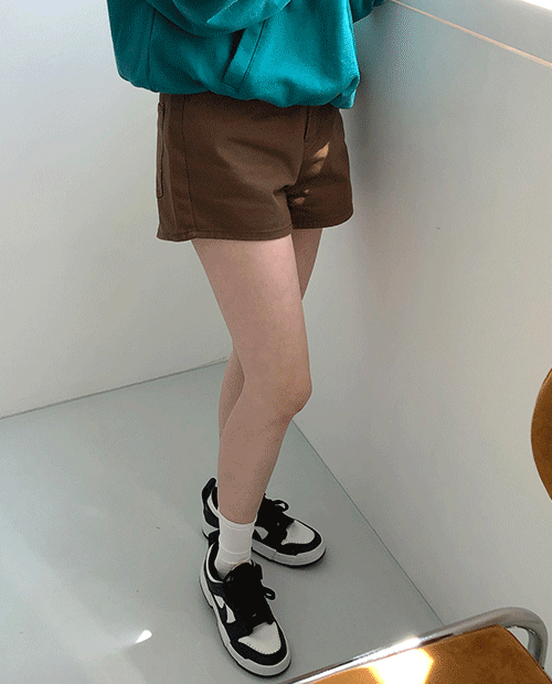 afternoon shorts : brown