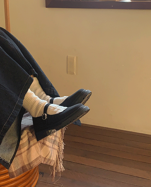 date strap loafer : black