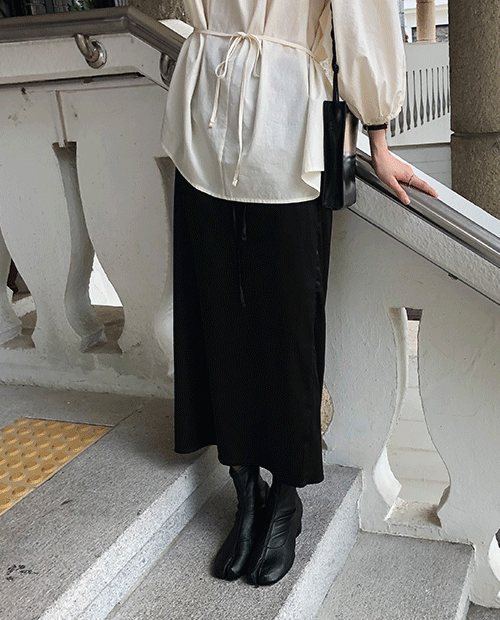 soft satin skirt : black