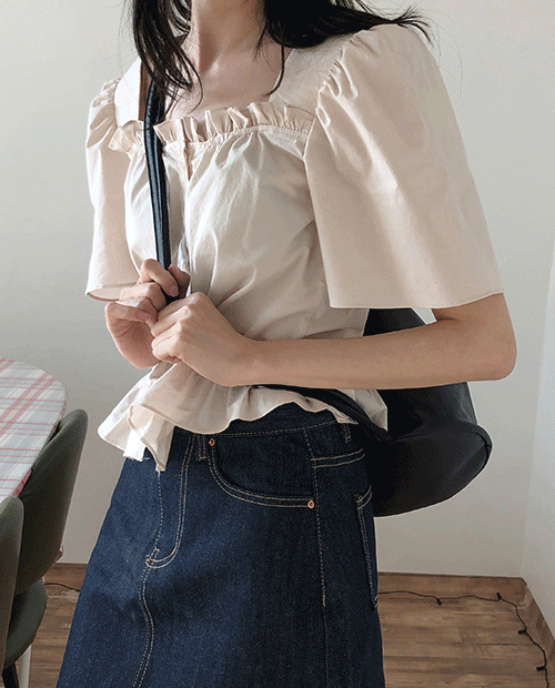 story puff blouse : beige
