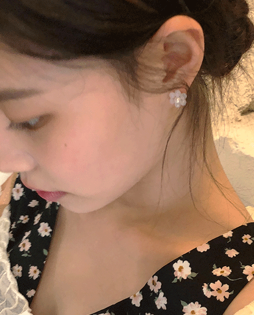 pure flower earring : white