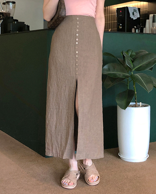 button slit skirt : brown