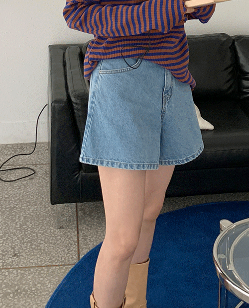 friday denim shorts : blue